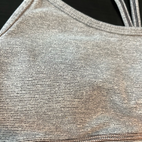 Lululemon sports bra with matching headband - Picture 2 of 4